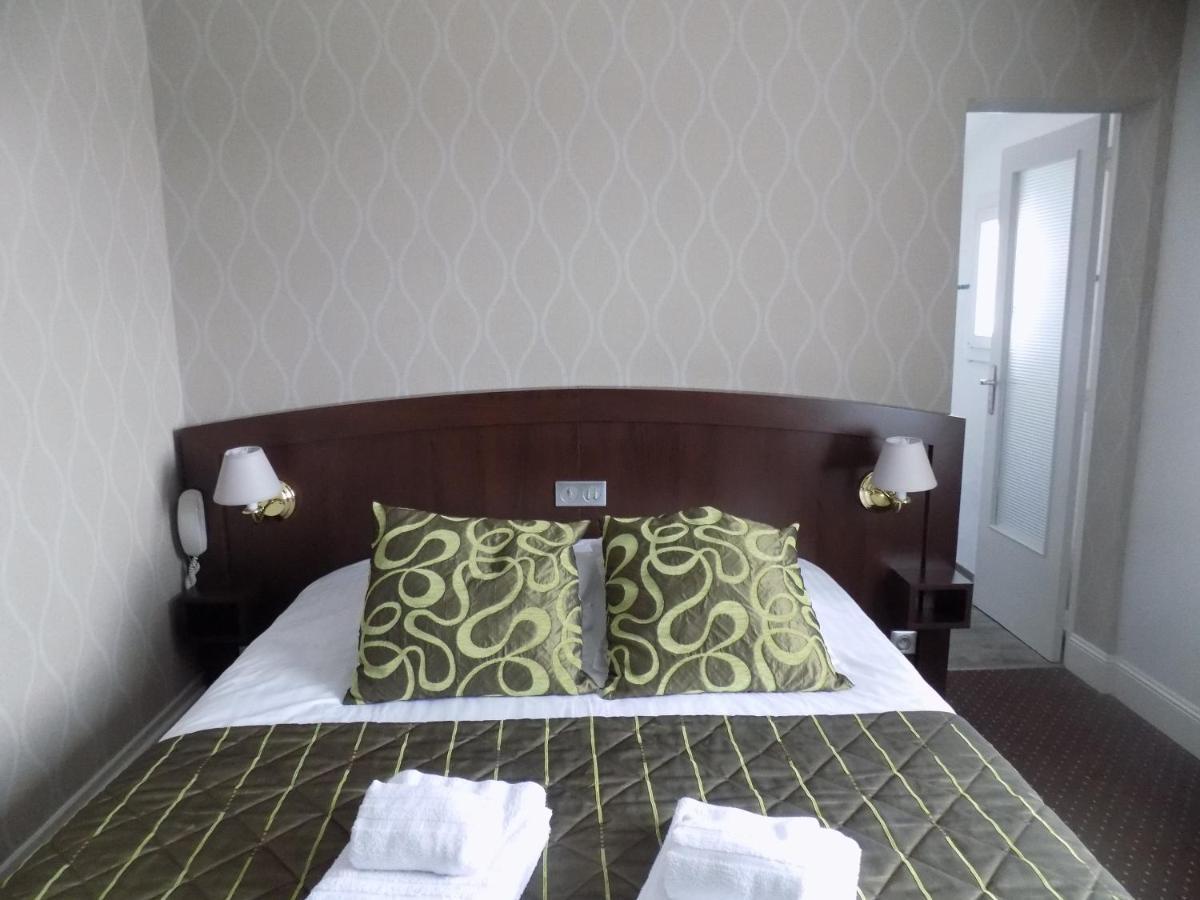 אמבואה Logis Hotel La Breche - Restaurant Berthelot מראה חיצוני תמונה