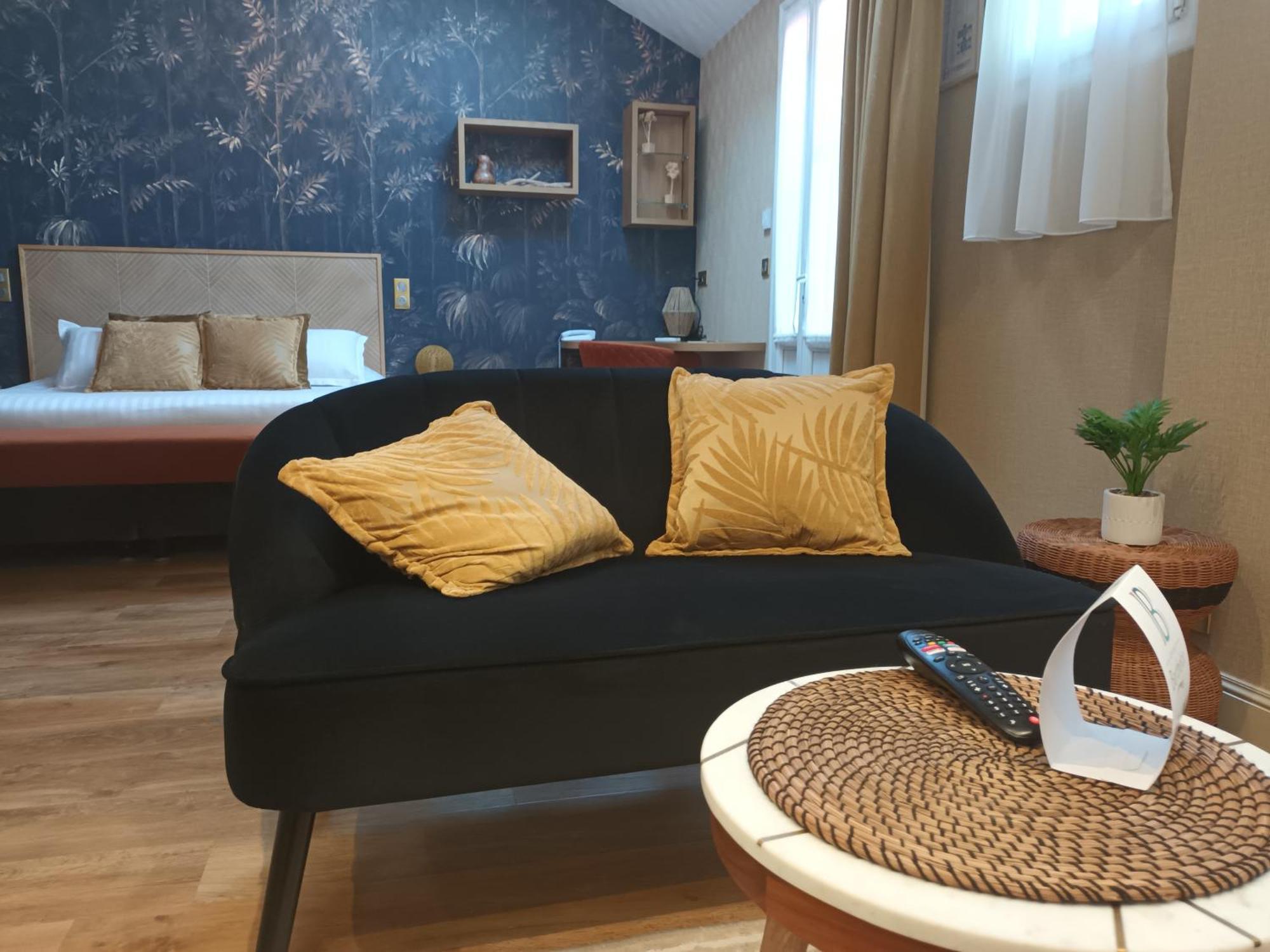 אמבואה Logis Hotel La Breche - Restaurant Berthelot מראה חיצוני תמונה