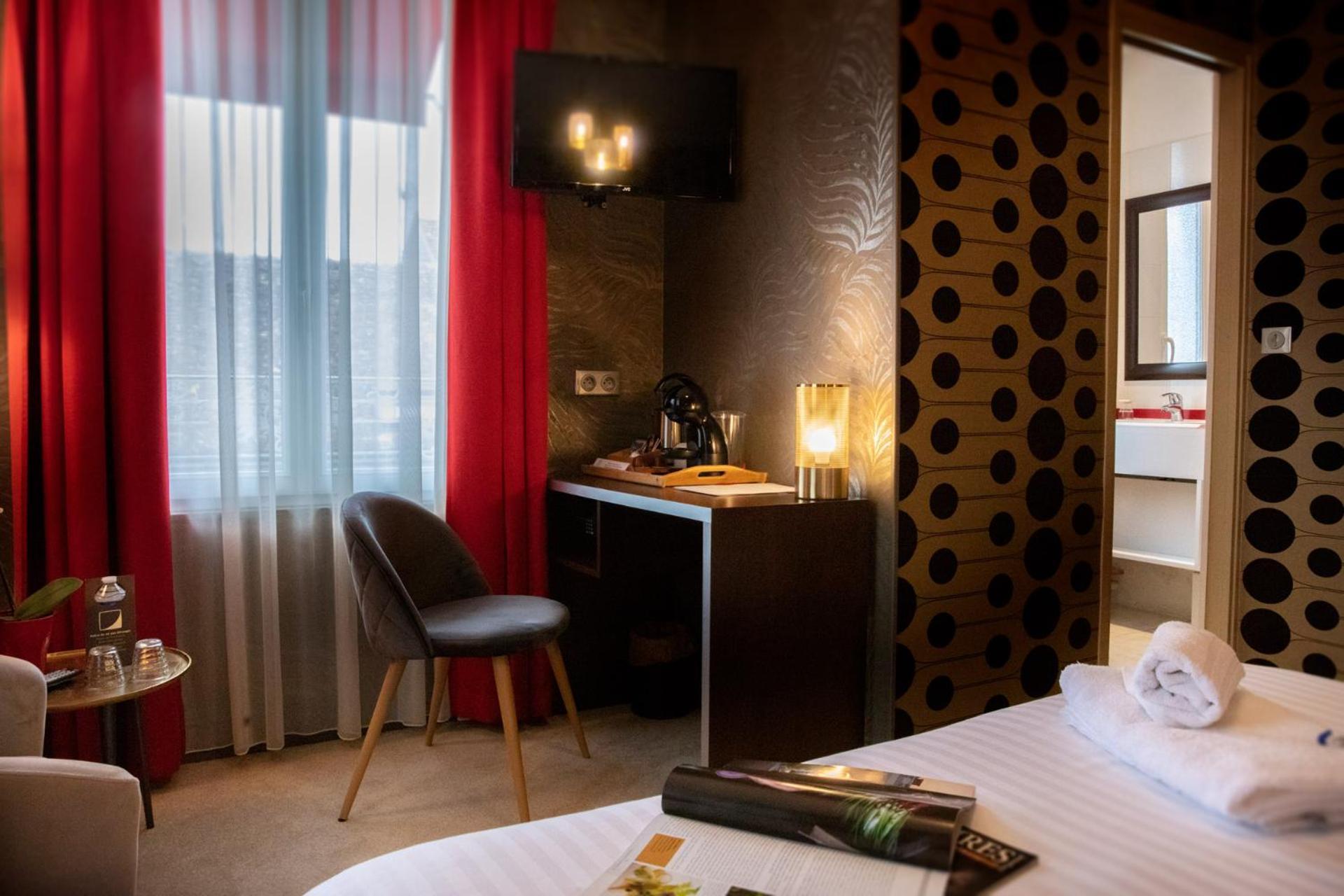 אמבואה Logis Hotel La Breche - Restaurant Berthelot מראה חיצוני תמונה