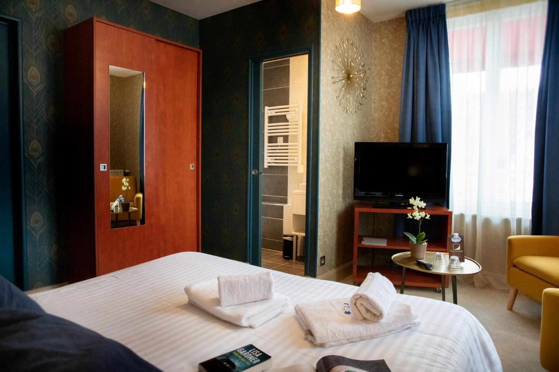 אמבואה Logis Hotel La Breche - Restaurant Berthelot מראה חיצוני תמונה