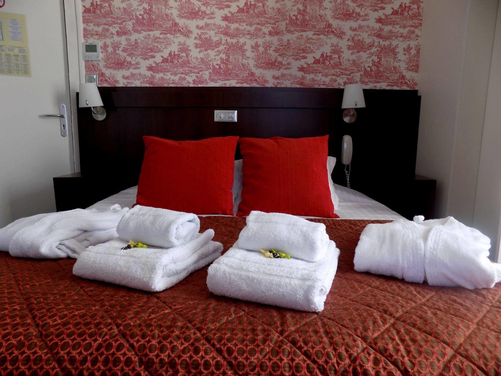 אמבואה Logis Hotel La Breche - Restaurant Berthelot מראה חיצוני תמונה