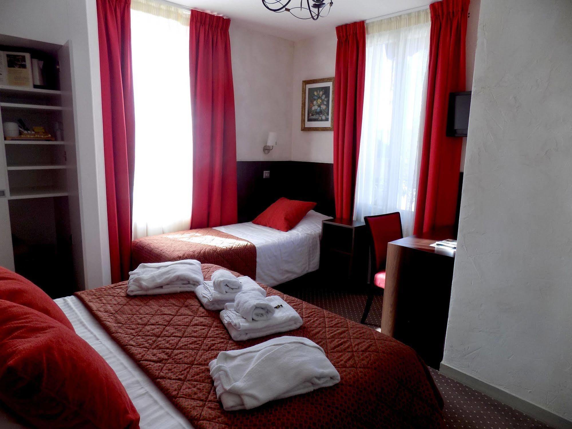 אמבואה Logis Hotel La Breche - Restaurant Berthelot מראה חיצוני תמונה